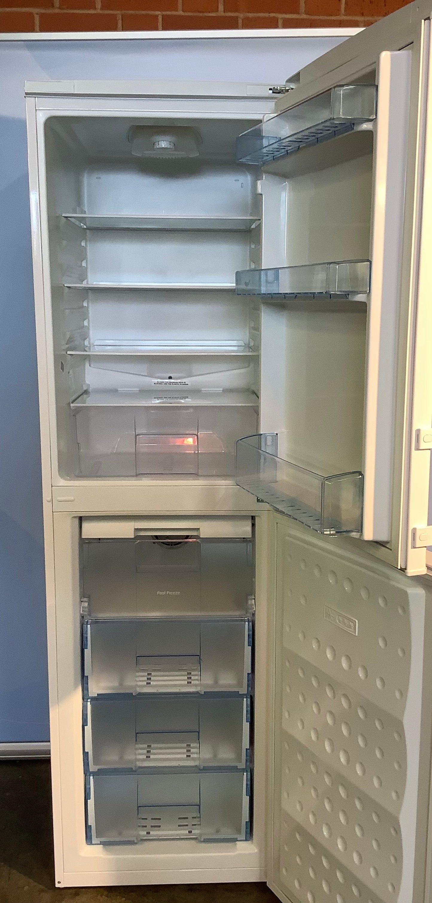 Beko Fridge Freezer CXF5104W L48017