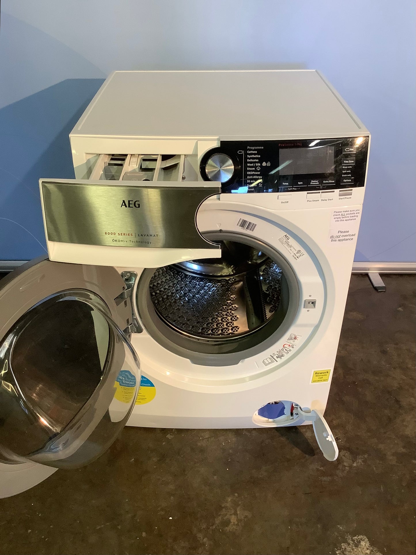 AEG 9kg Washing Machine L8FEC946R L48719