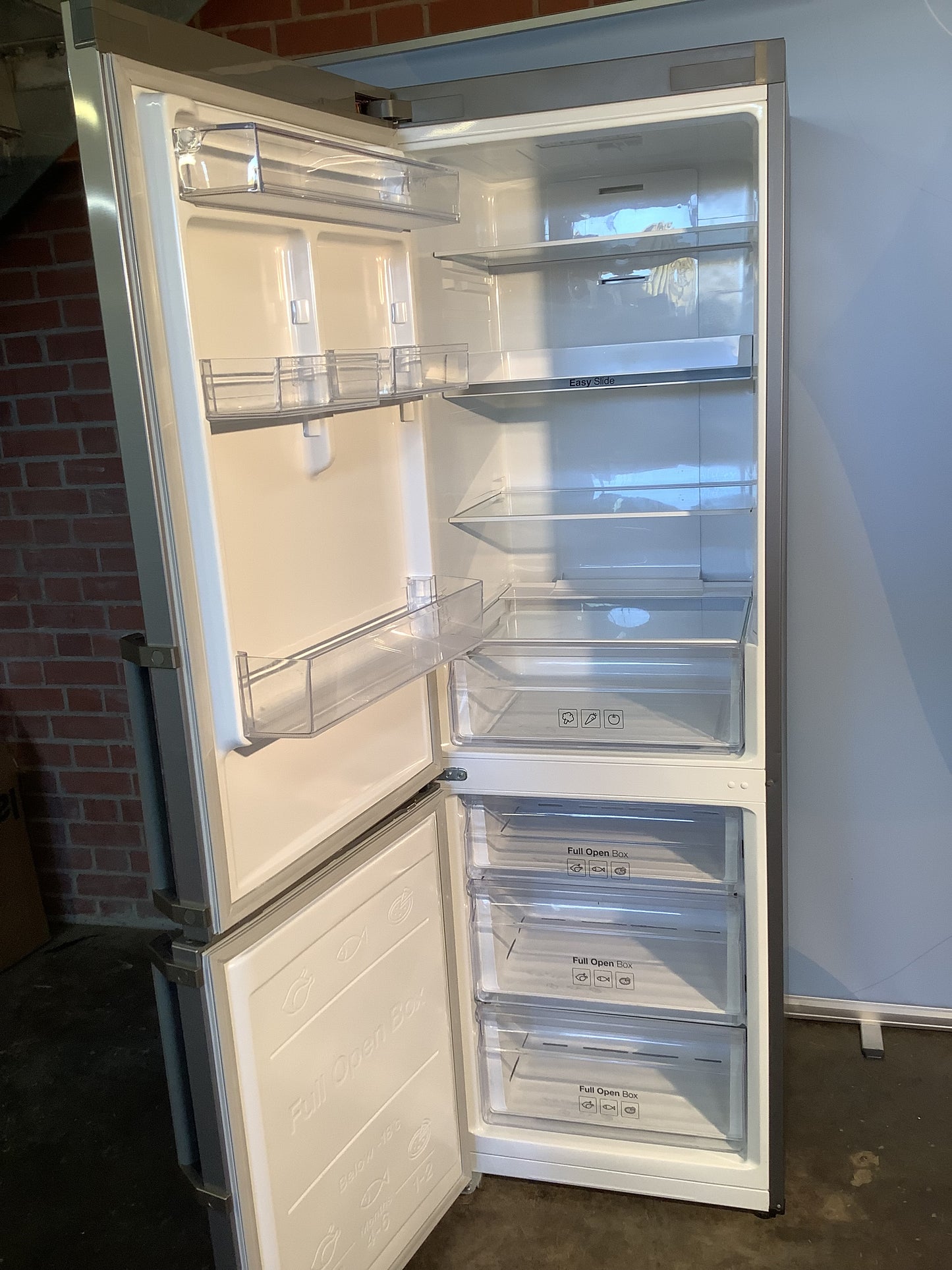 Samsung Fridge Freezer RB31FEJNDSA L48434