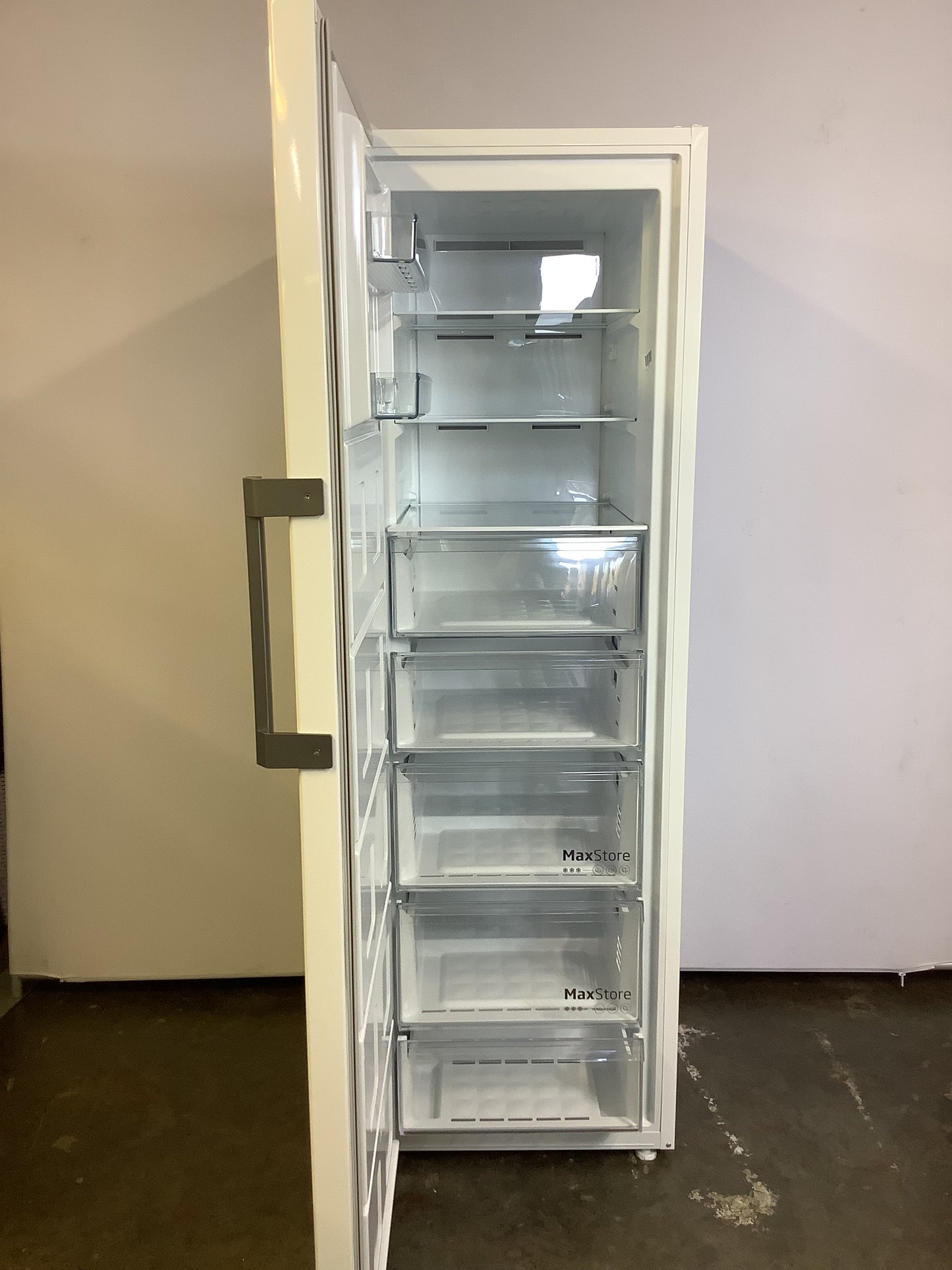 Beko Freestanding Freezer FNP4686W L49035