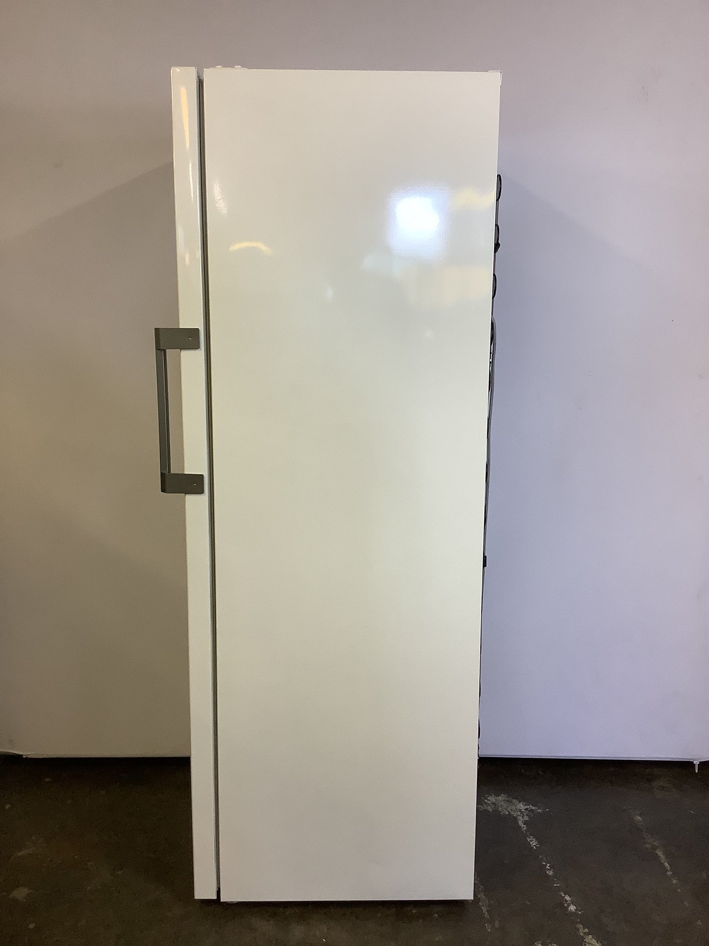 Beko Freestanding Freezer FNP4686W L49035