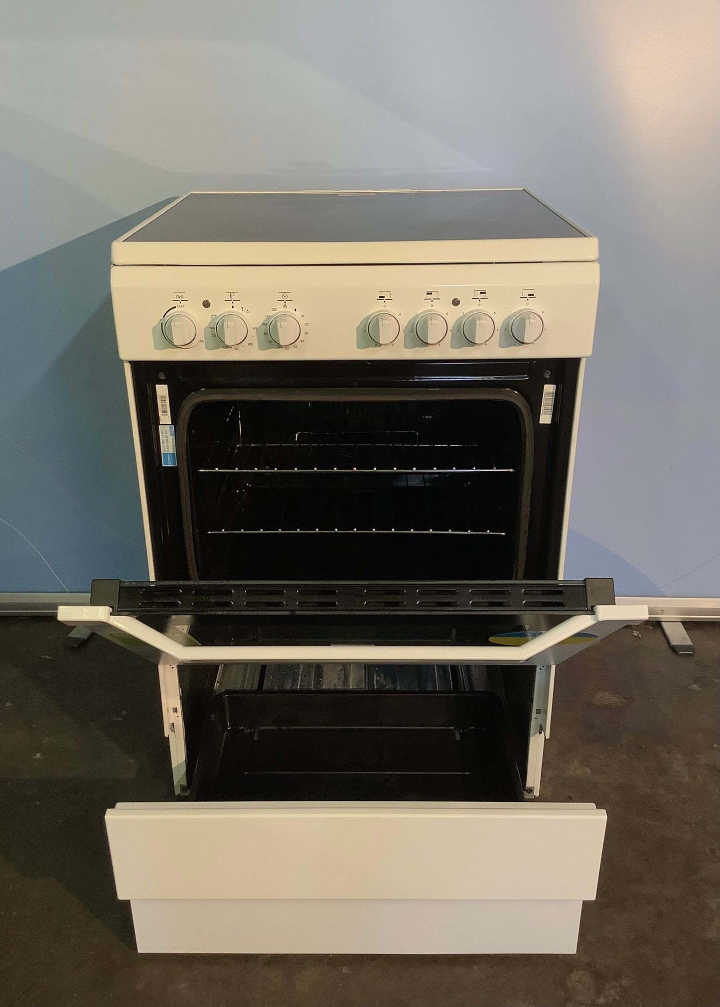 Indesit Electric Cooker I6VV2AW/UK L48878