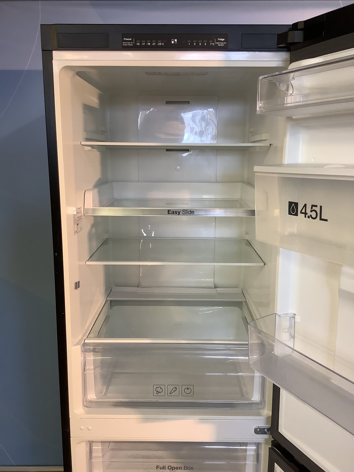 Samsung Fridge Freezer RB29FWJNDBC L48397