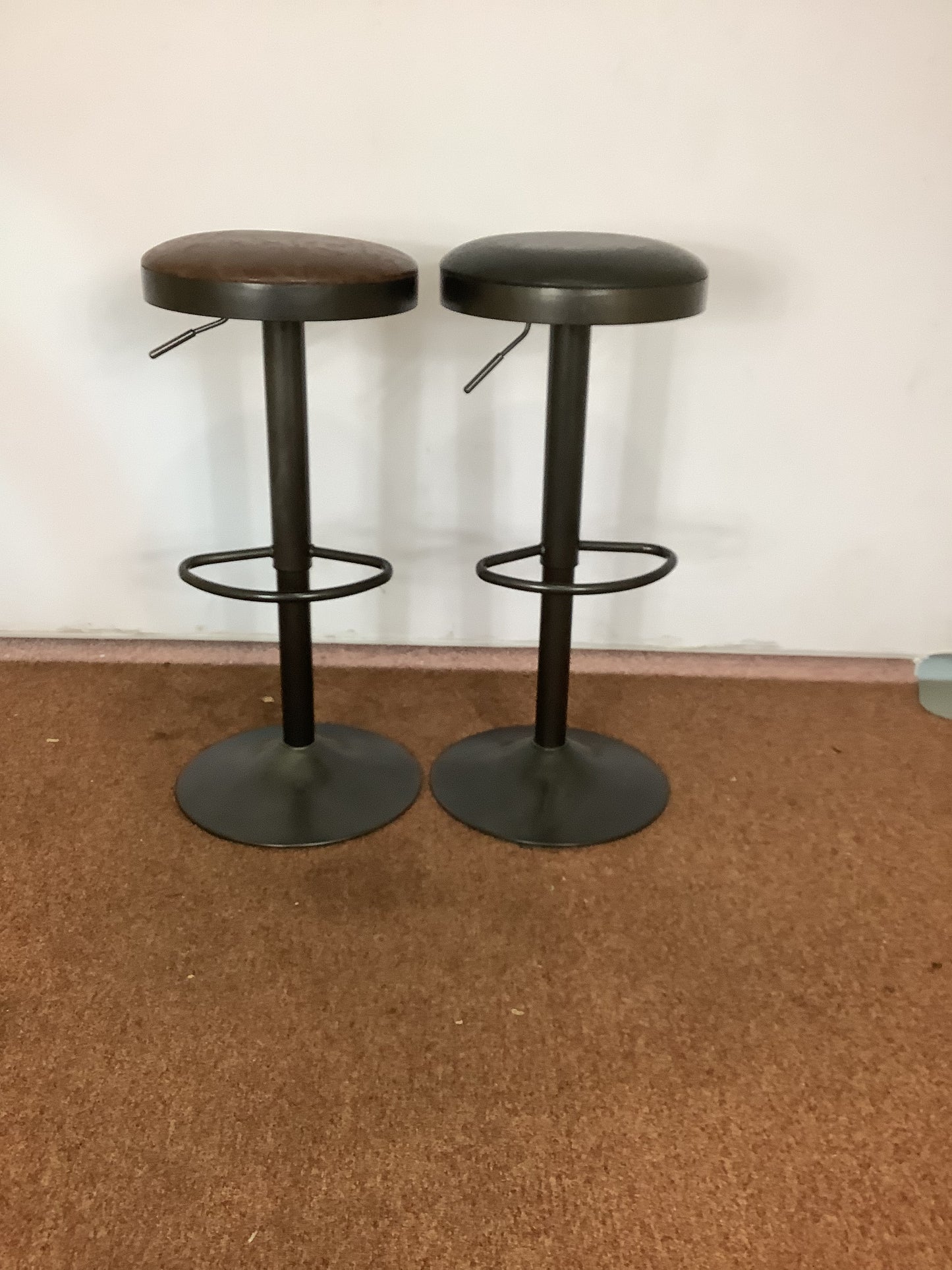 DUNELM 2 x Adjustable Height Bar Stools F27505