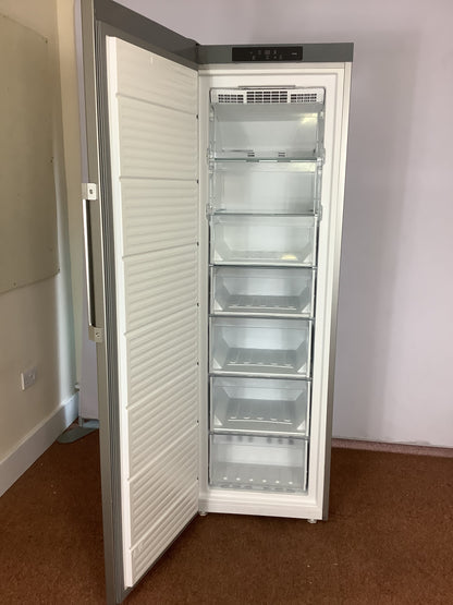 Hotpoint Freestanding Freezer UH8F1CGUK1 L52640