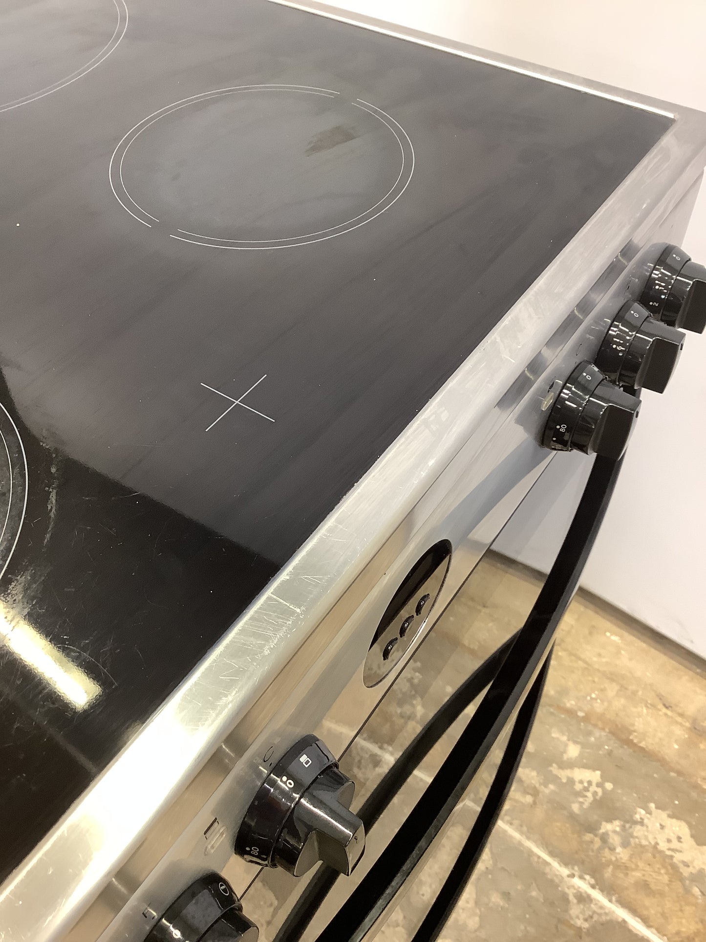Indesit 60cm Double Oven & Grill Electric Cooker ID67V9HCX/UK L53277