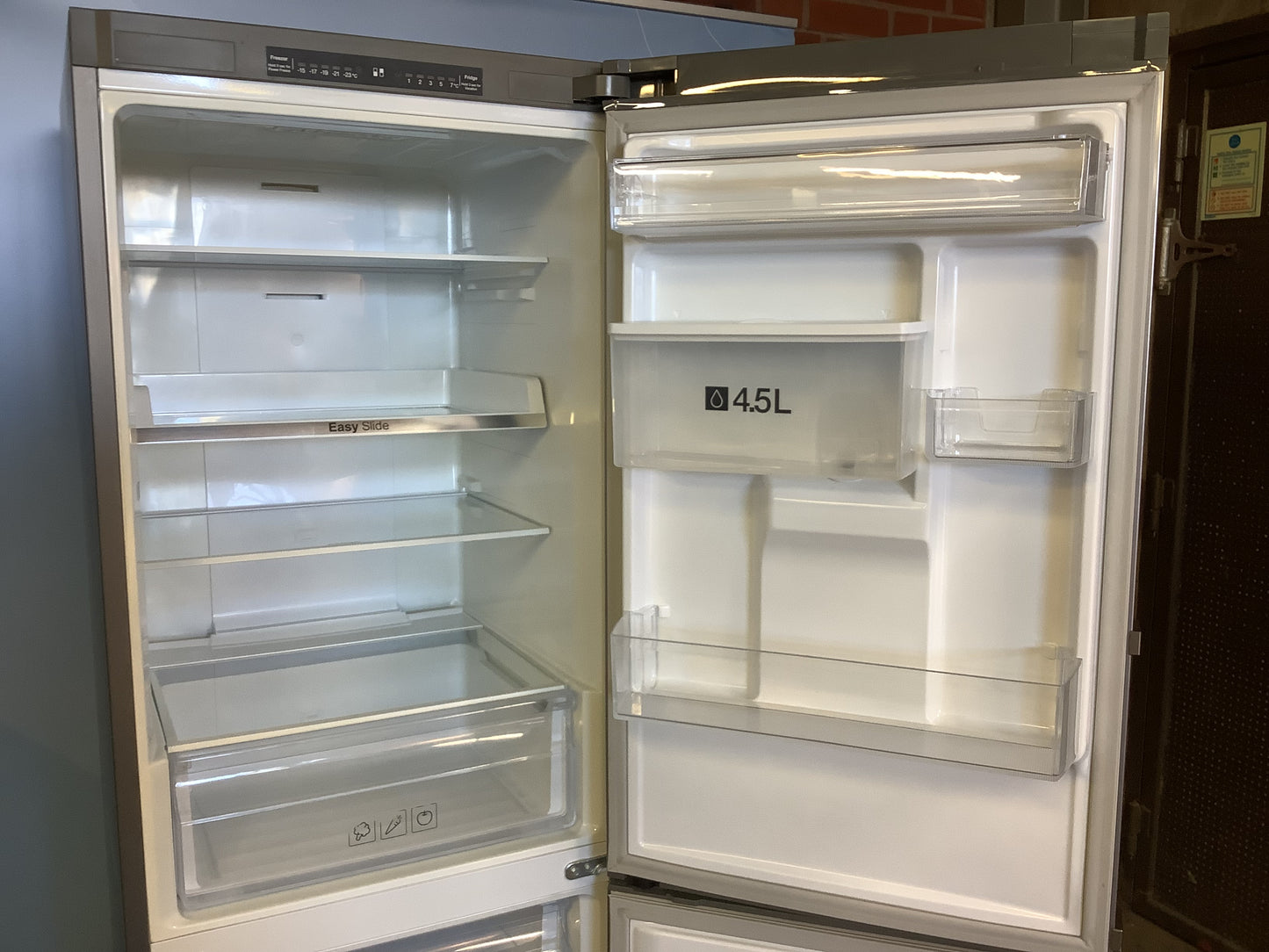 Samsung Fridge Freezer RB29FWJNDSA L47535