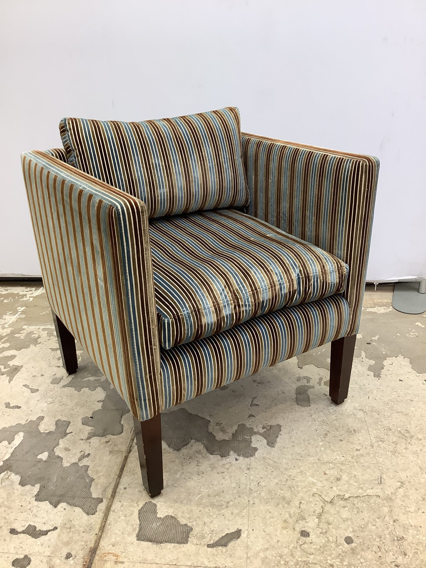 Striped Tufted Armchair. F27655
