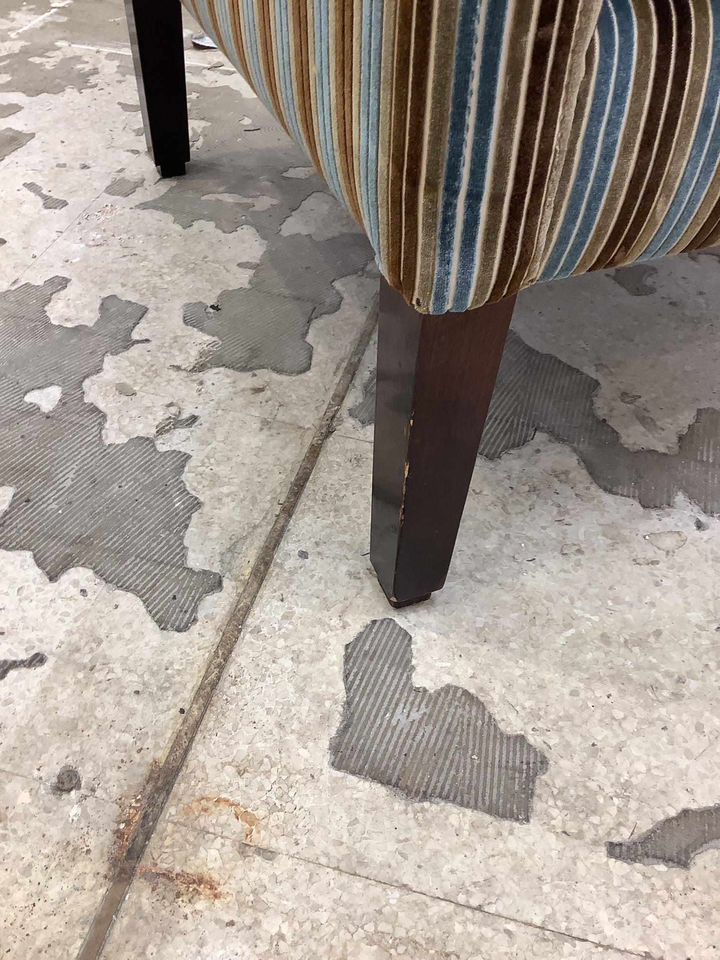 Striped Tufted Armchair. F27655
