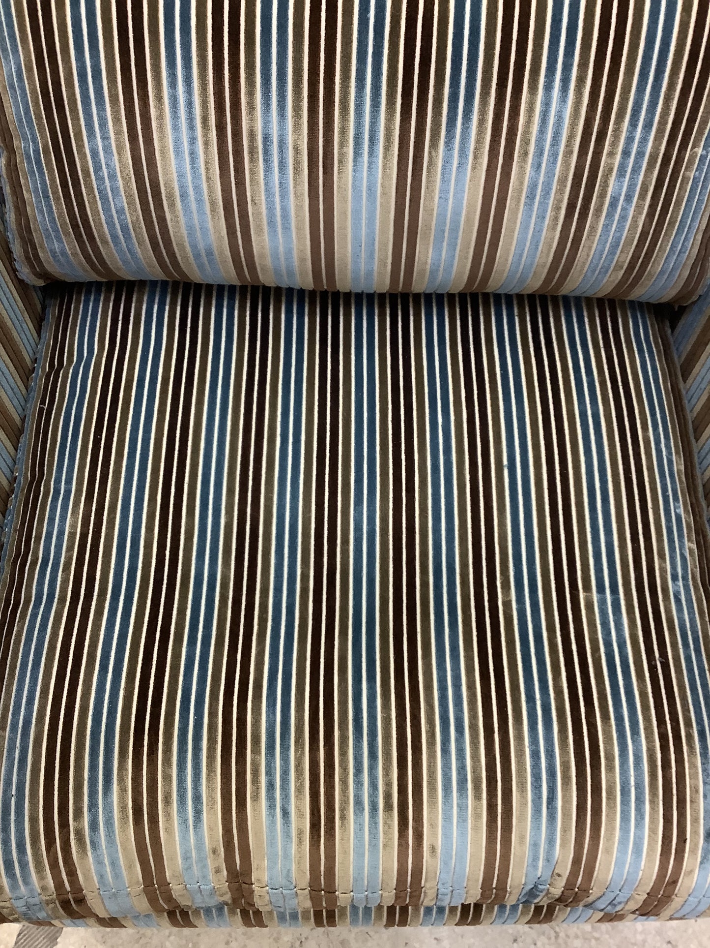Striped Tufted Armchair. F27655