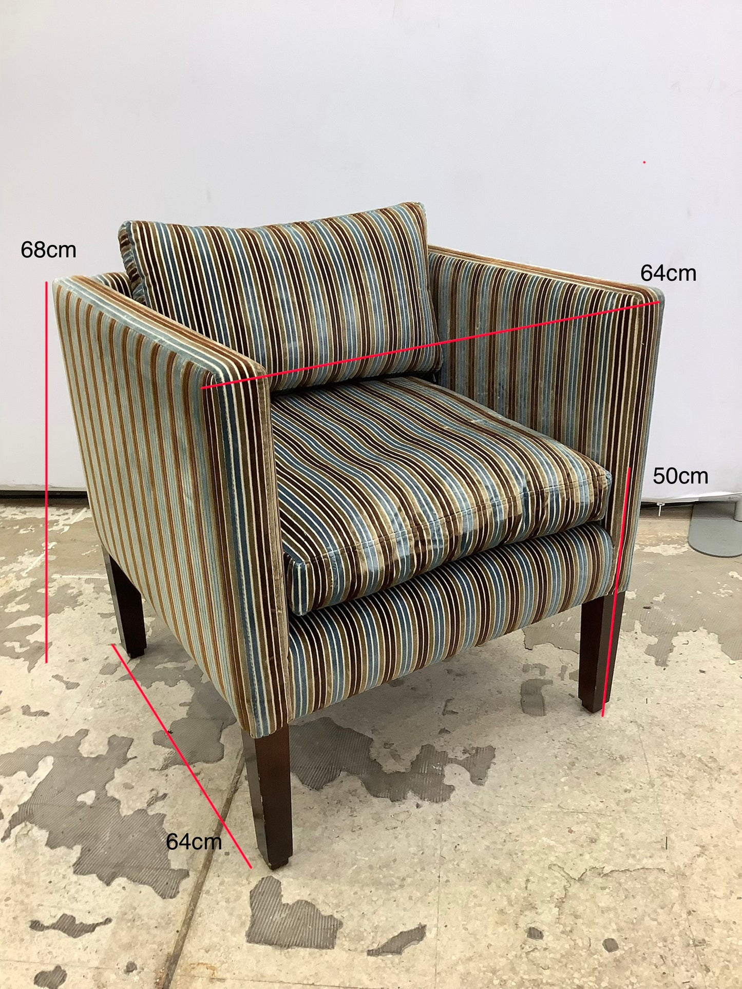 Striped Tufted Armchair. F27655