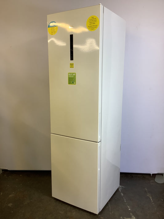 AEG Fridge Freezer RCB636E5MW L49403