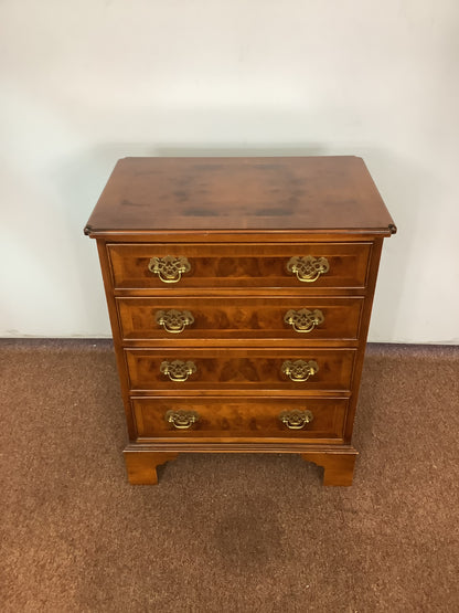 Paul Smith Georgian Style Walnut 4 Draw Chest of Drawers F27410.