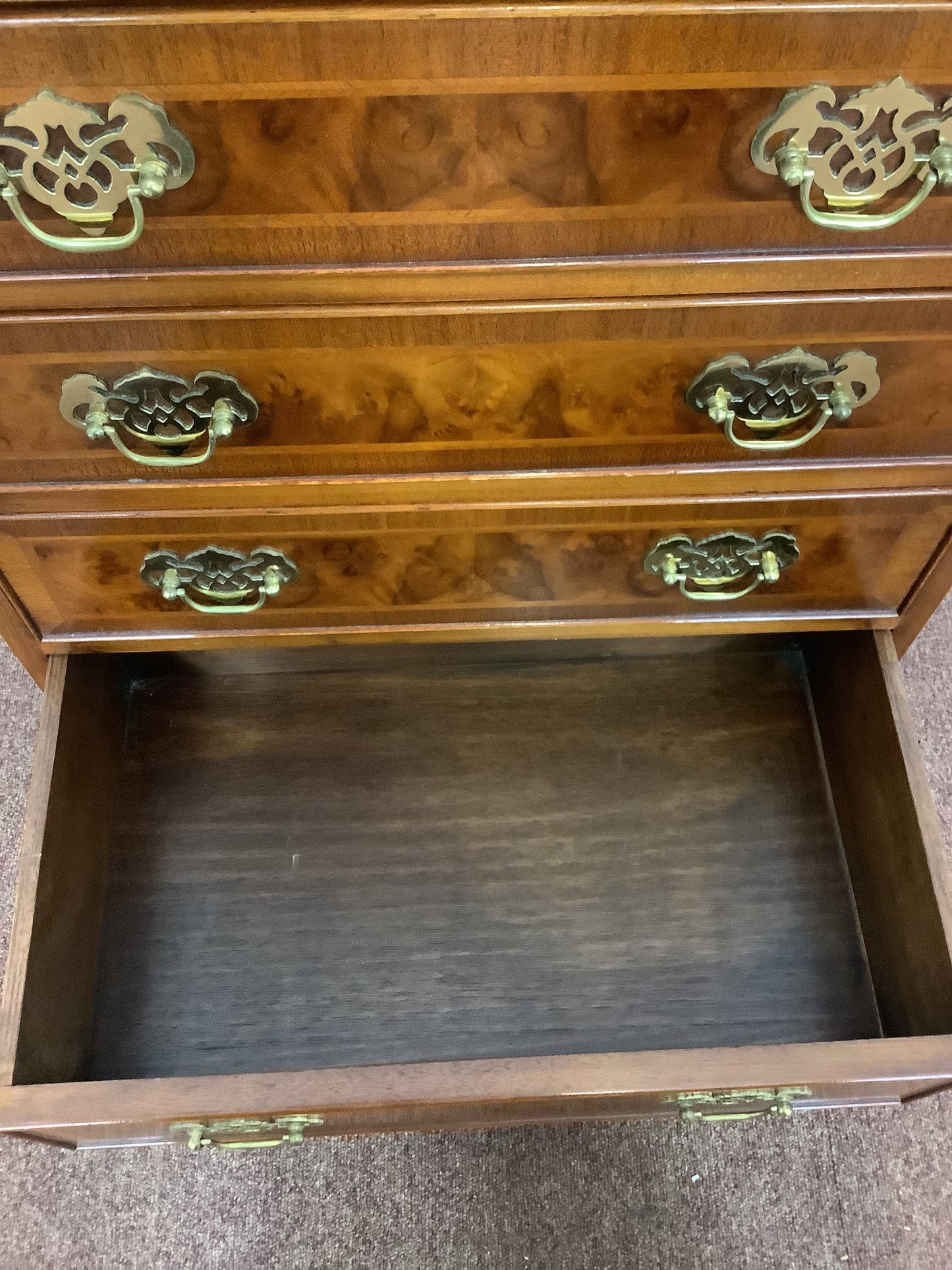 Paul Smith Georgian Style Walnut 4 Draw Chest of Drawers F27410.