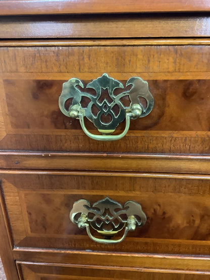 Paul Smith Georgian Style Walnut 4 Draw Chest of Drawers F27410.