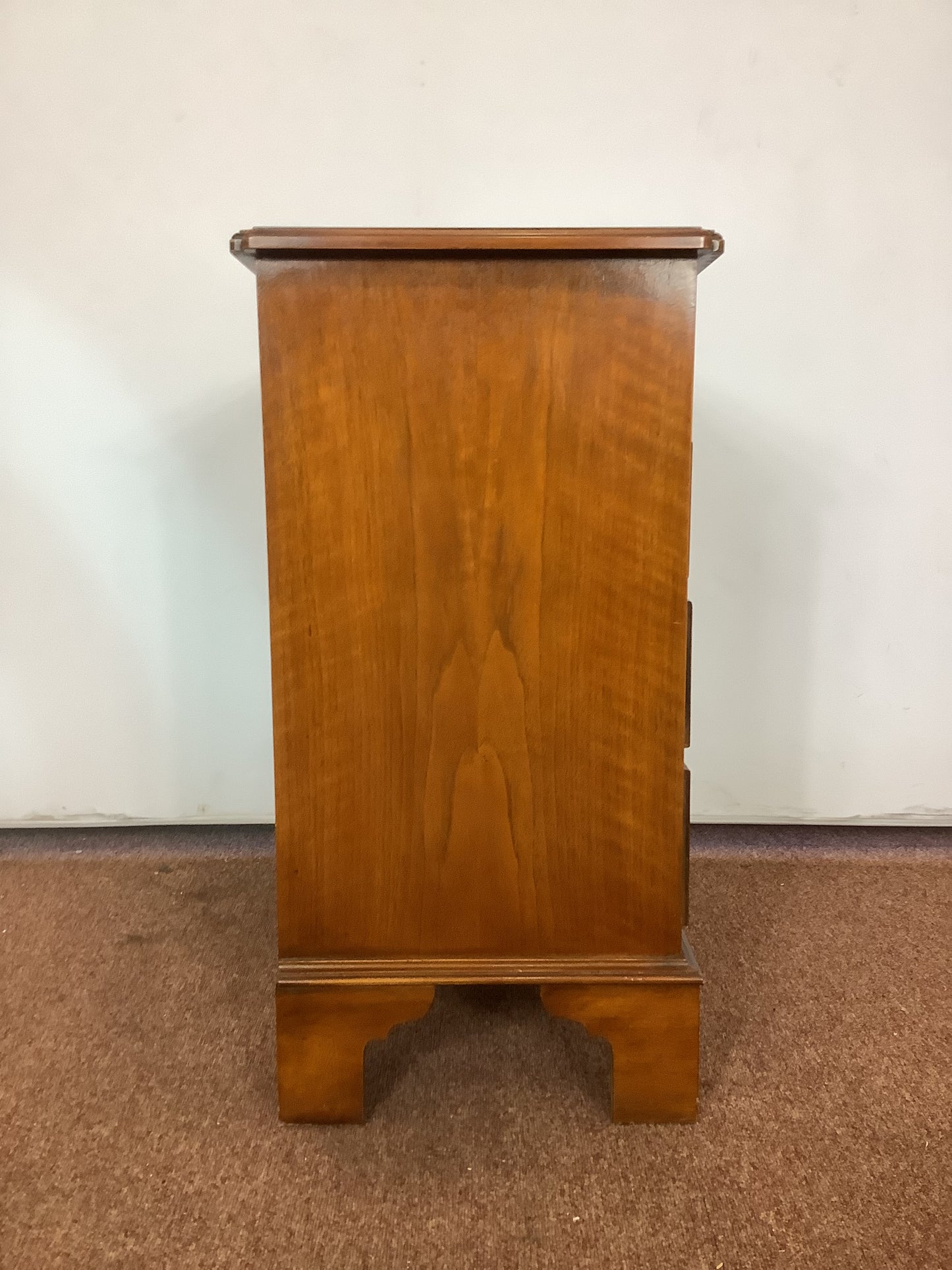 Paul Smith Georgian Style Walnut 4 Draw Chest of Drawers F27410.