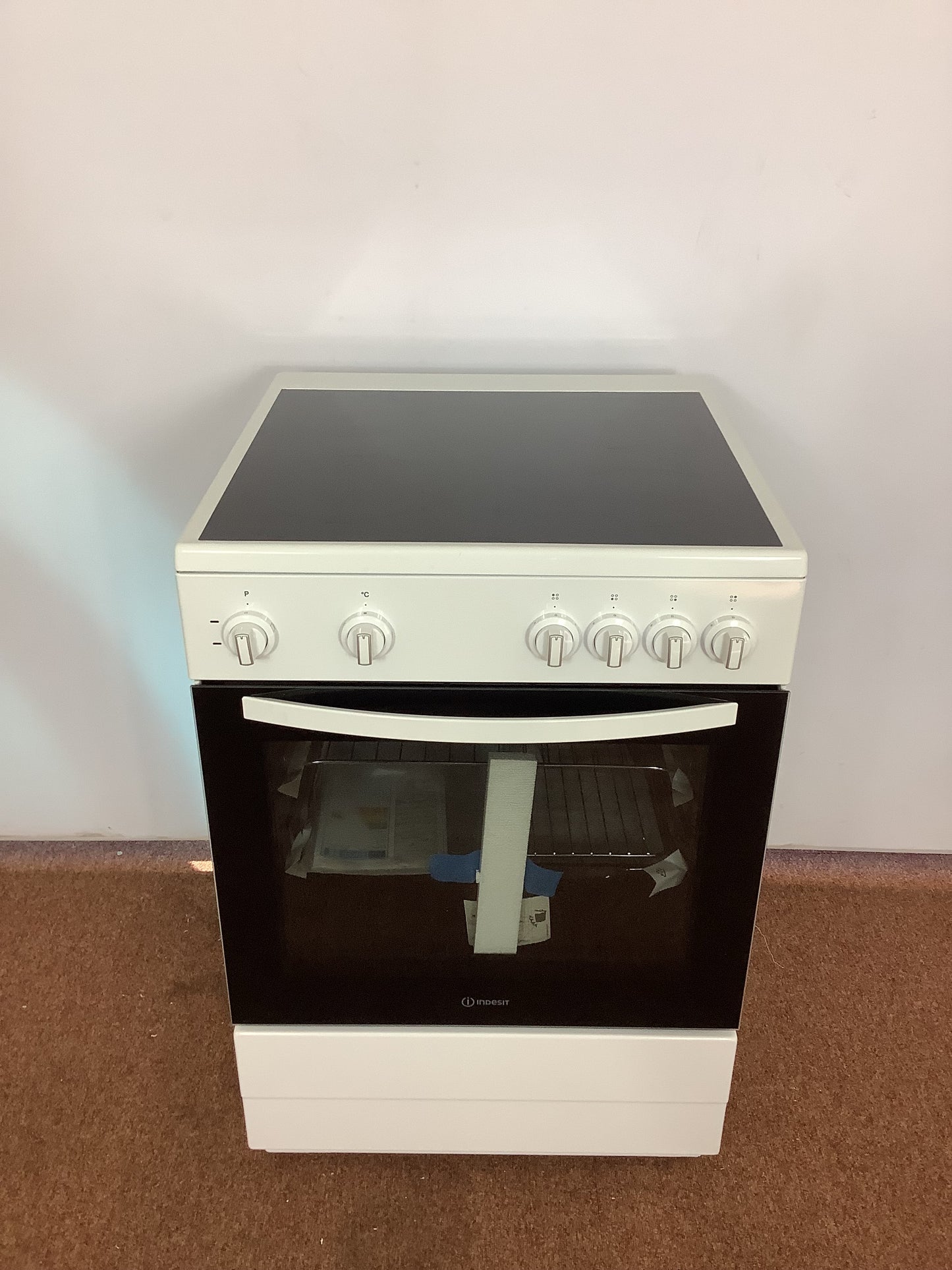 Indesit Cooker I6V3KMW/UK L51918.
