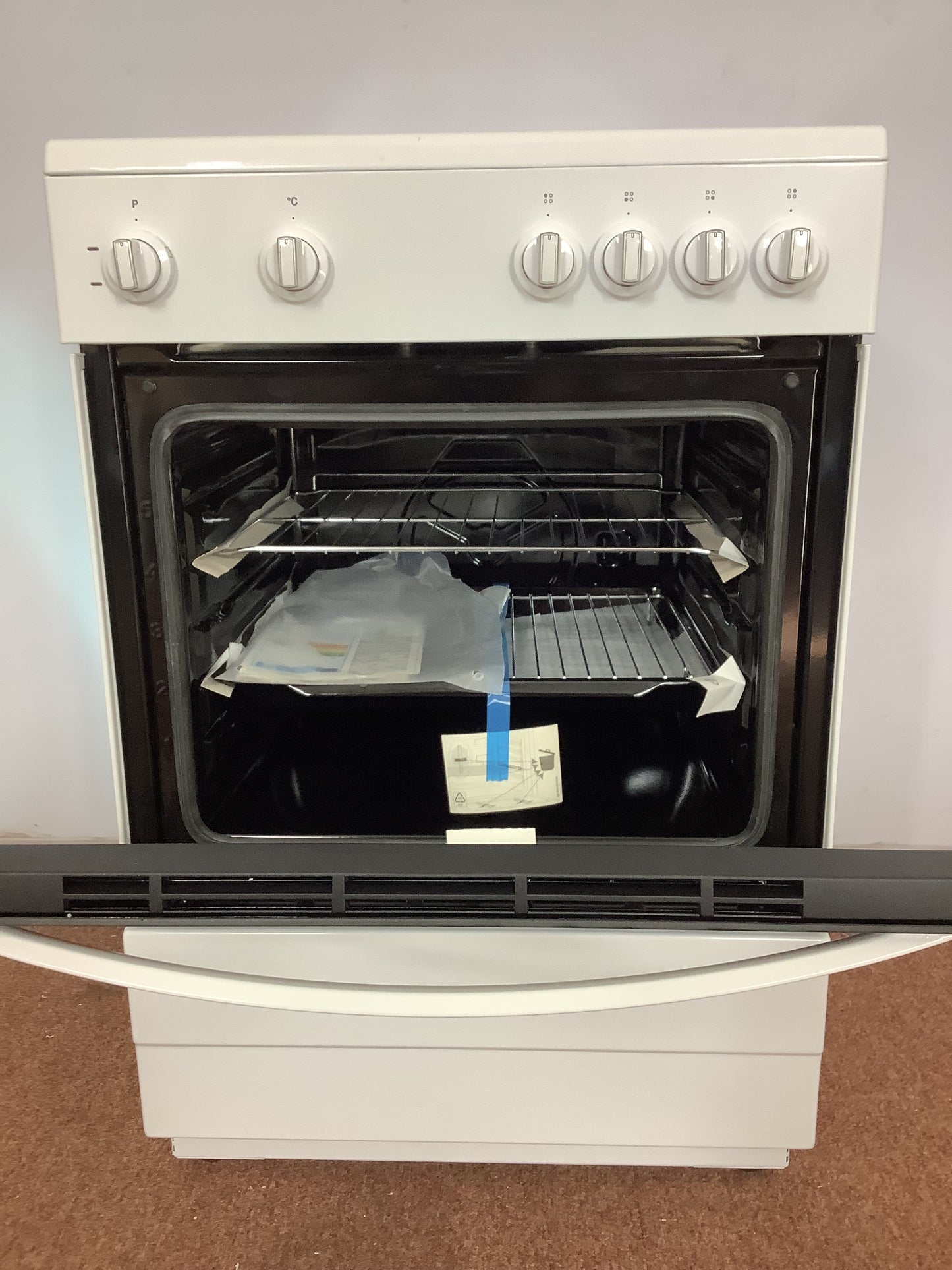 Indesit Cooker I6V3KMW/UK L51918.