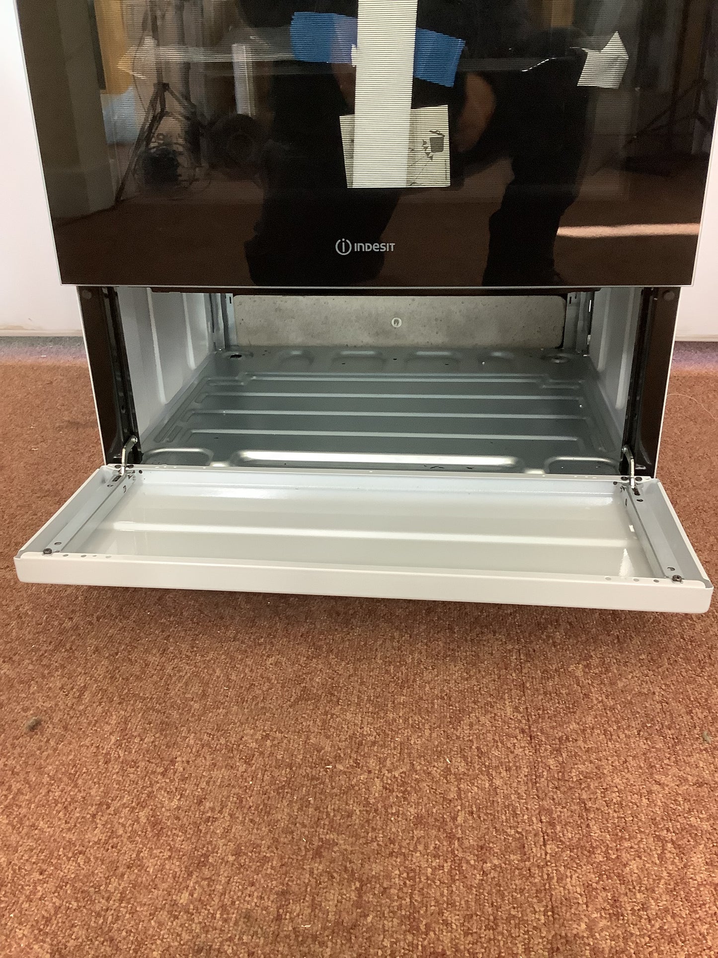 Indesit Cooker I6V3KMW/UK L51918.