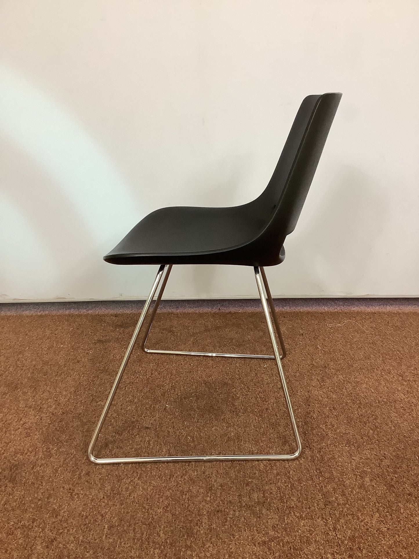 2 x Arper Palm Chairs by Mondini , Black F27300.