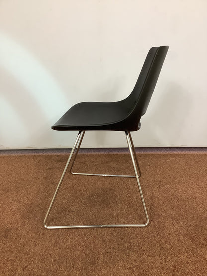 2 x Arper Palm Chairs by Mondini , Black F27300.
