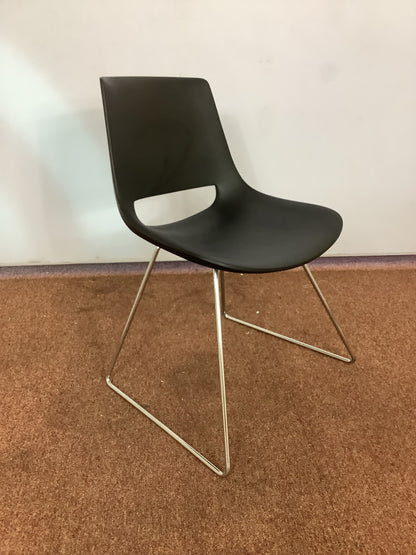 2 x Arper Palm Chairs by Mondini , Black F27300.