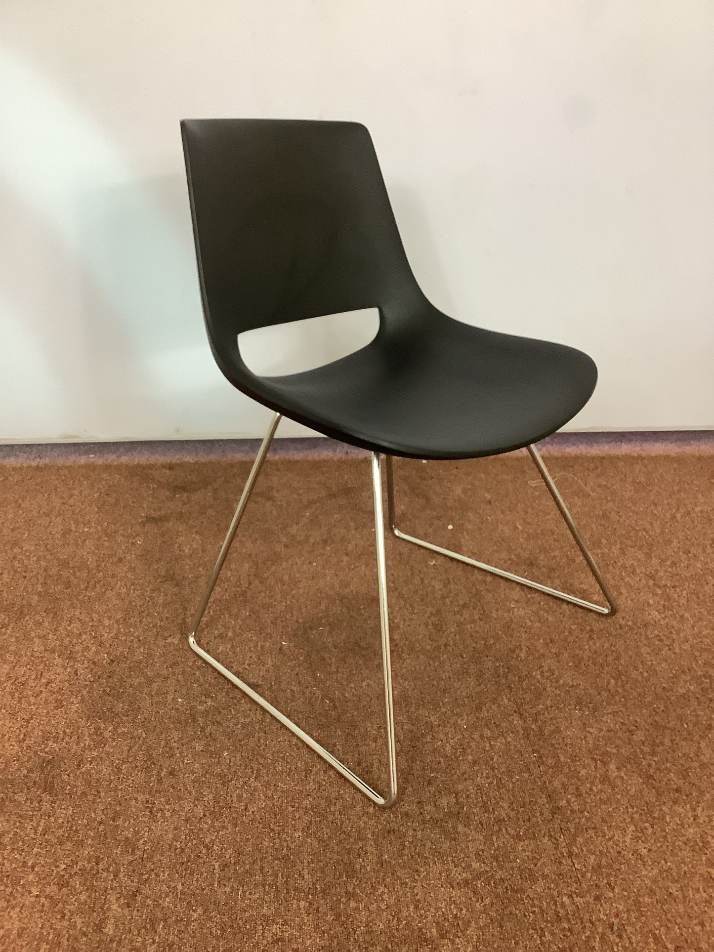 2 x Arper Palm Chairs by Mondini , Black F27300.