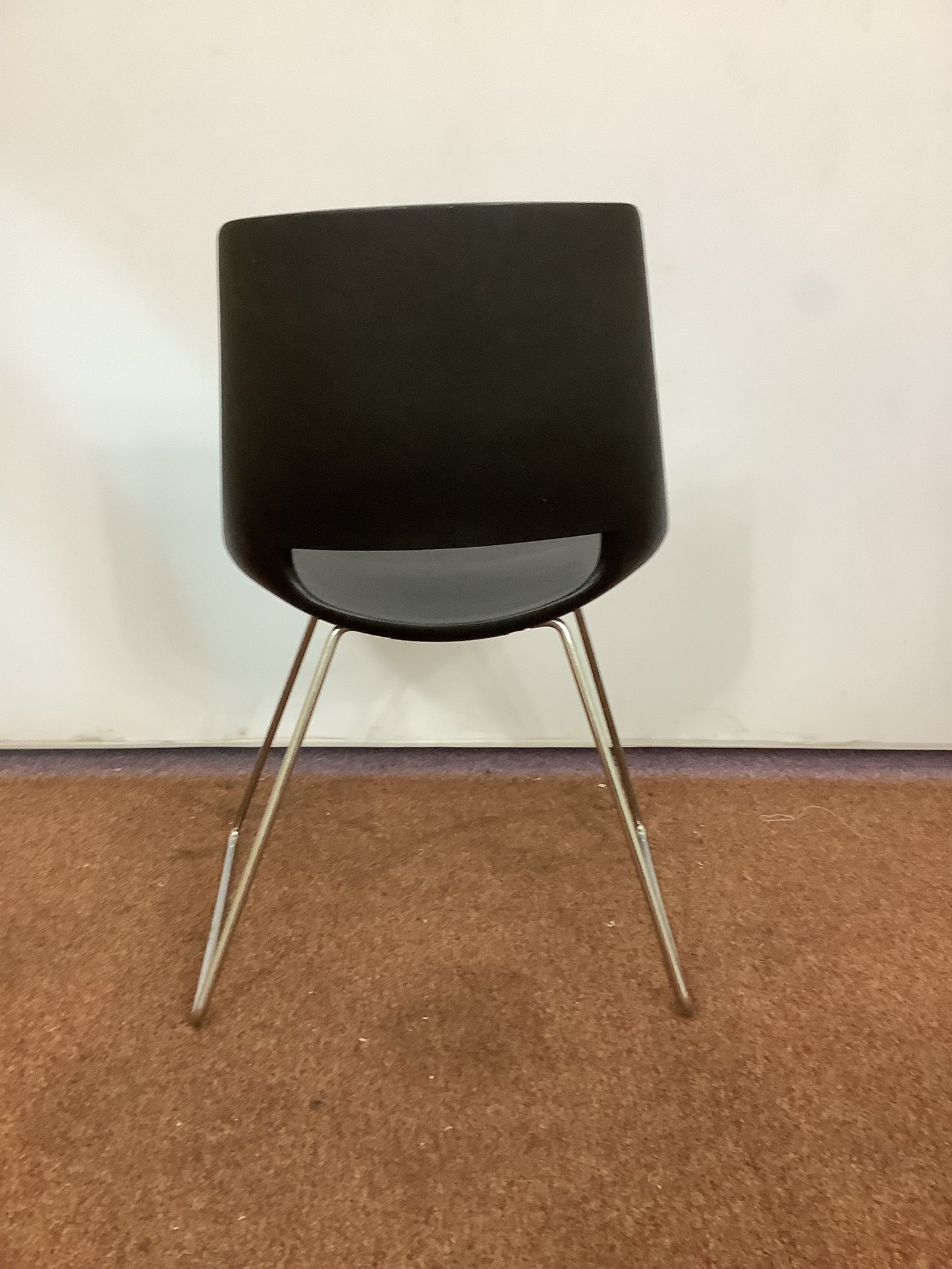 2 x Arper Palm Chairs by Mondini , Black F27300.