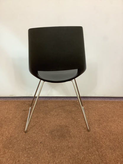 2 x Arper Palm Chairs by Mondini , Black F27300.