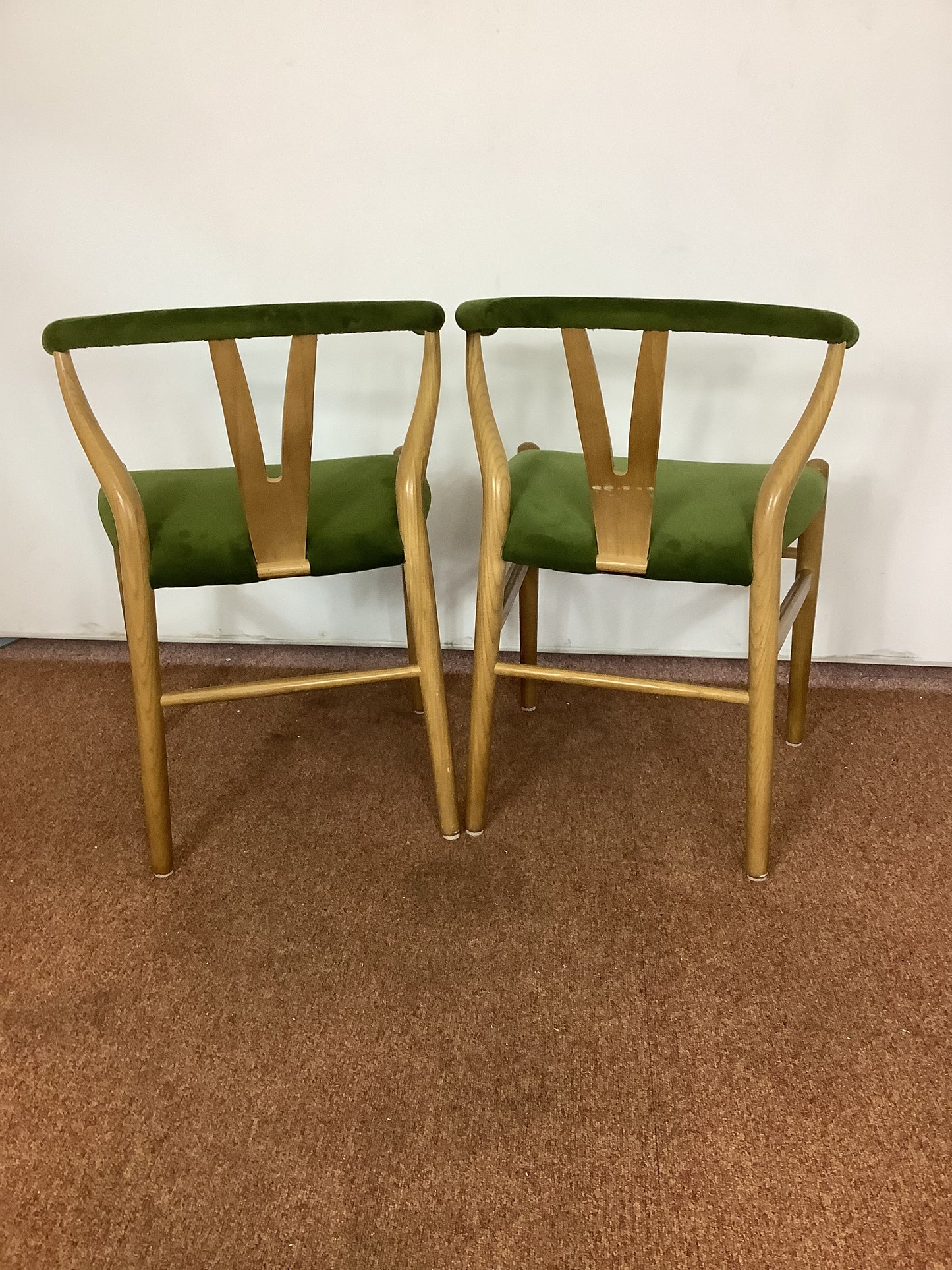 2 x Green Velvet Wishbone Chairs F27369